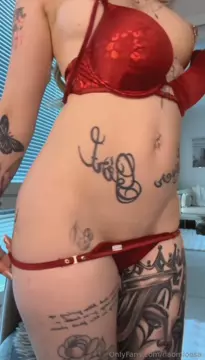 Poster: Oosa @naomioosa - Fingering tight pussy POV